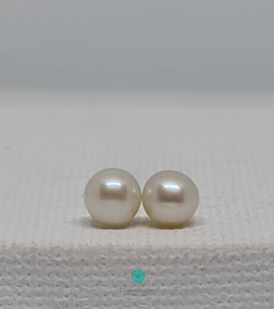 5-5.5mm Natural Freshwater Pearl ROUND Stud Earrings White-EGM037
